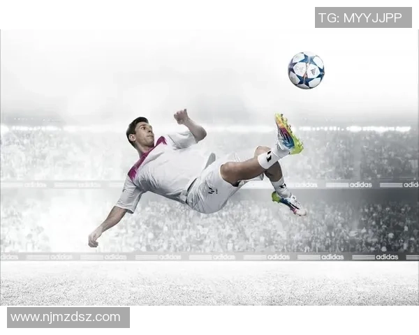 横屏足球明星壁纸精选展现球场风采与激情瞬间的视觉盛宴